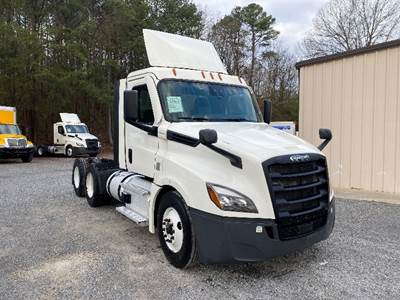 Freightliner Cascadia 126 Day Cab Truck - 435HP, 12 Speed Automatic