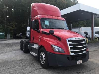 Freightliner Cascadia 126 Day Cab Truck - 455HP, 12 Speed Automatic