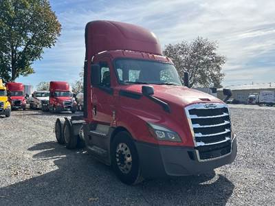 Freightliner Cascadia 126 Day Cab Truck - 455HP, 12 Speed Automatic
