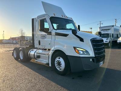 Freightliner Cascadia 126 Day Cab Truck - 435HP, 12 Speed Automatic