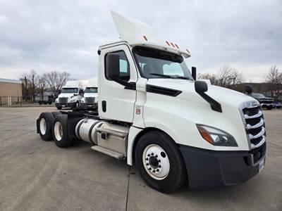 Freightliner T12664ST Day Cab Truck - 435HP, 12 Speed Automatic