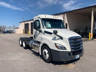 Freightliner Cascadia 126 Day Cab Truck - 435HP, 12 Speed Automatic
