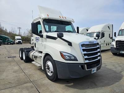 Freightliner Cascadia 126 Day Cab Truck - 435HP, 12 Speed Automatic