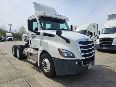 Freightliner Cascadia 126 Day Cab Truck - 435HP, 12 Speed Automatic