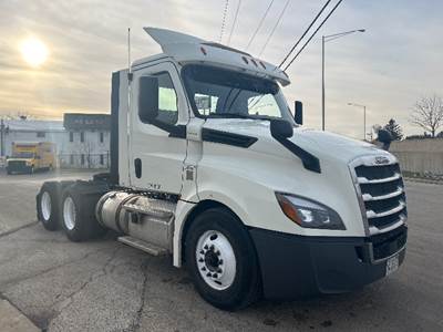 Freightliner Cascadia 126 Day Cab Truck - 435HP, 10 Speed Manual