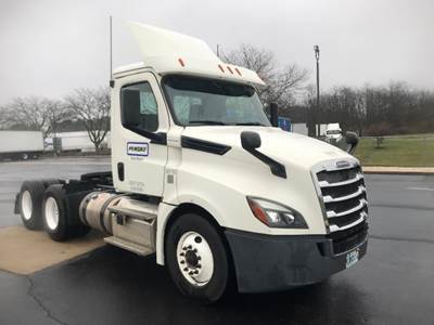 Freightliner Cascadia 126 Day Cab Truck - 435HP, 12 Speed Automatic