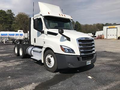 Freightliner Cascadia 126 Day Cab Truck - 455HP, 12 Speed Automatic