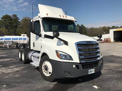 Freightliner Cascadia 126 Day Cab Truck - 455HP, 12 Speed Automatic