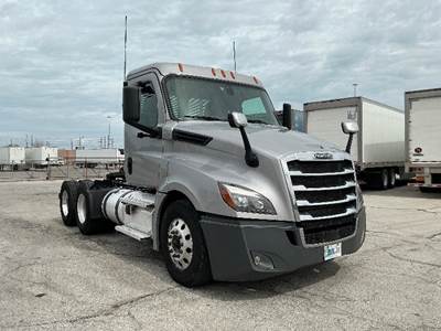 Freightliner Cascadia 126 Day Cab Truck - 455HP, 12 Speed Automatic