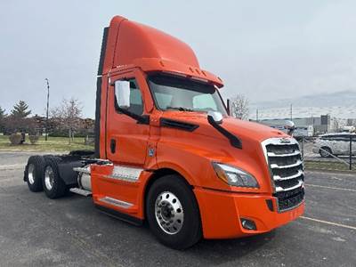 Freightliner Cascadia 126 Day Cab Truck - 505HP, 13 Speed Manual