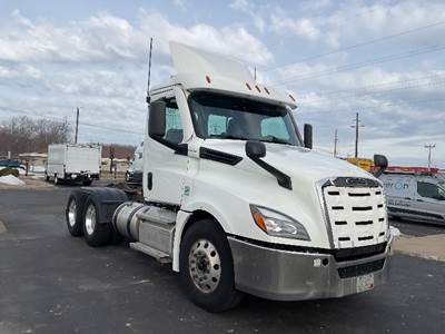Freightliner Cascadia 126 Day Cab Truck - 435HP, 12 Speed Automatic