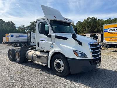 Freightliner Cascadia 126 Day Cab Truck - Cummins 400HP, 13 Speed Automatic