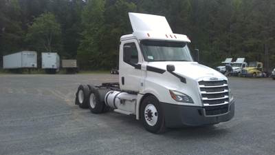 Freightliner Cascadia 126 Day Cab Truck - Cummins 400HP, 13 Speed Automatic