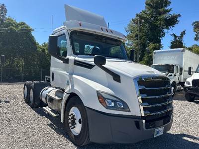 Freightliner Cascadia 126 Day Cab Truck - Cummins 400HP, 13 Speed Automatic