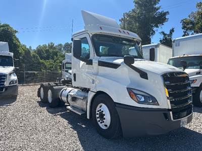 Freightliner Cascadia 126 Day Cab Truck - Cummins 400HP, 13 Speed Automatic