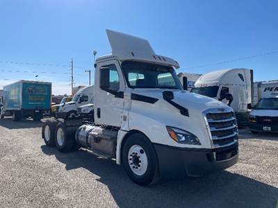 Freightliner Cascadia 126 Day Cab Truck - Cummins 400HP, 13 Speed Automatic