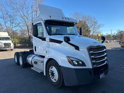 Freightliner Cascadia 126 Day Cab Truck - Cummins 400HP, 13 Speed Automatic