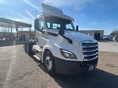 Freightliner Cascadia 126 Day Cab Truck - Cummins 400HP, 13 Speed Automatic