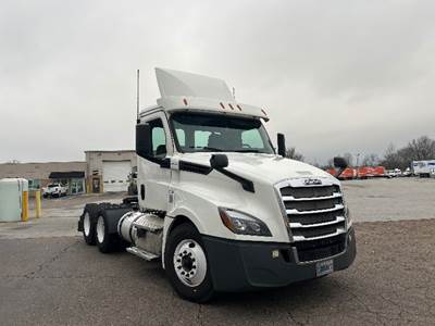 Freightliner Cascadia 126 Day Cab Truck - Cummins 400HP, 13 Speed Automatic