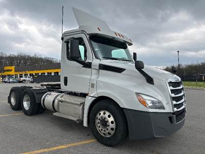 Freightliner Cascadia 126 Day Cab Truck - 435HP, 12 Speed Automatic