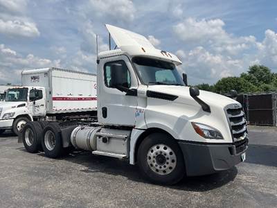 Freightliner Cascadia 126 Day Cab Truck - 435HP, 12 Speed Automatic
