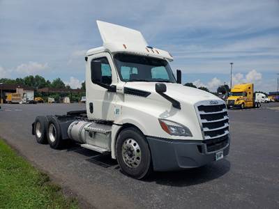 Freightliner Cascadia 126 Day Cab Truck - 435HP, 12 Speed Automatic