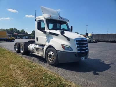 Freightliner Cascadia 126 Day Cab Truck - 435HP, 12 Speed Automatic