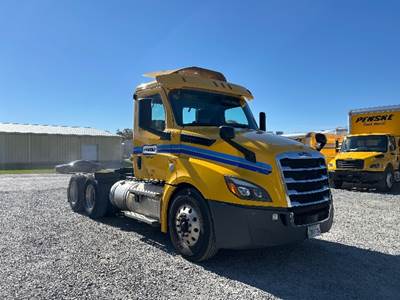 Freightliner Cascadia 126 Day Cab Truck - 435HP, 12 Speed Automatic