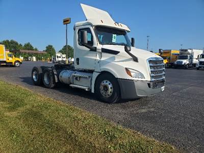 Freightliner Cascadia 126 Day Cab Truck - 435HP, 12 Speed Automatic