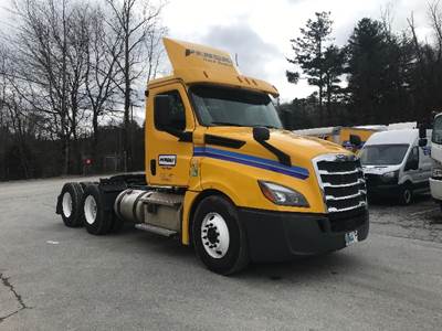 Freightliner T12664ST Day Cab Truck - 435HP, 12 Speed Automatic