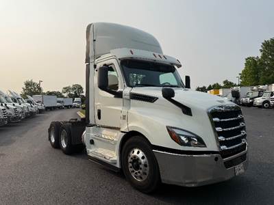 Freightliner Cascadia 126 Day Cab Truck - 435HP, 12 Speed Automatic