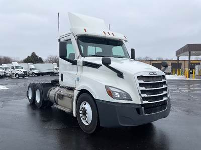 Freightliner Cascadia 126 Day Cab Truck - 435HP, 12 Speed Automatic