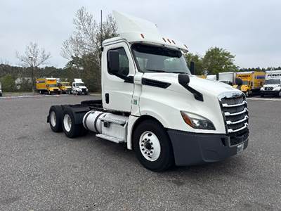 Freightliner Cascadia 126 Day Cab Truck - 435HP, 12 Speed Automatic