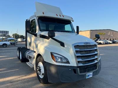 Freightliner Cascadia 126 Day Cab Truck - 435HP, 12 Speed Automatic