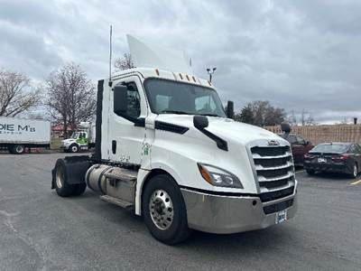 Freightliner Cascadia 126 Single Axle Day Cab Truck - 435HP, 12 Speed Automatic