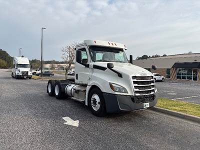 Freightliner Cascadia 126 Day Cab Truck - 435HP, 12 Speed Automatic