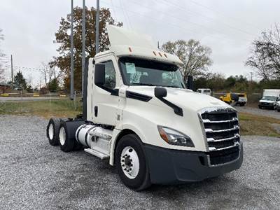 Freightliner Cascadia 126 Day Cab Truck - 435HP, 12 Speed Automatic