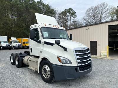 Freightliner Cascadia 126 Day Cab Truck - 435HP, 12 Speed Automatic