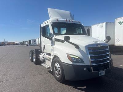 Freightliner Cascadia 126 Day Cab Truck - 435HP, 12 Speed Automatic