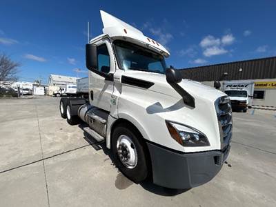 Freightliner Cascadia 126 Day Cab Truck - 435HP, 12 Speed Automatic