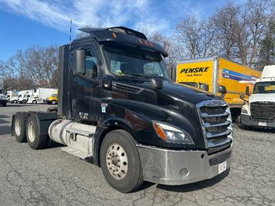Freightliner Cascadia 126 Day Cab Truck - 455HP, 10 Speed Manual