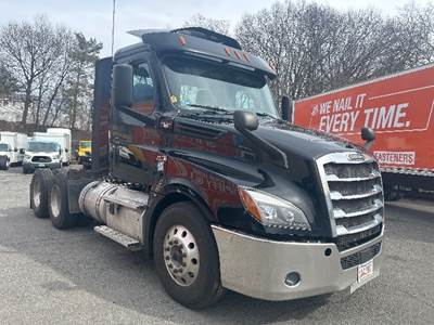 Freightliner Cascadia 126 Day Cab Truck - 455HP, 10 Speed Manual