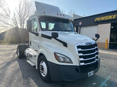 Freightliner Cascadia 126 Single Axle Day Cab Truck - 410HP, 12 Speed Automatic