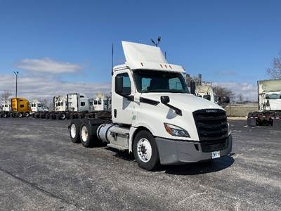 Freightliner Cascadia 126 Day Cab Truck - Cummins 400HP, 13 Speed Automatic