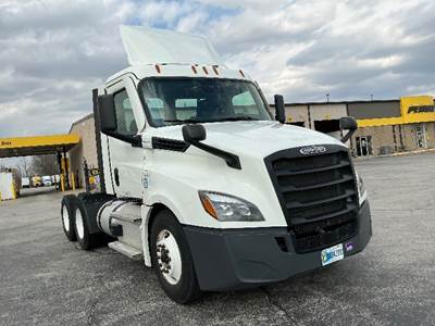 Freightliner Cascadia 126 Day Cab Truck - 455HP, 12 Speed Automatic