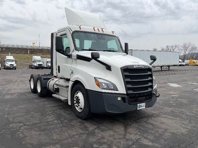 Freightliner Cascadia 126 Day Cab Truck - 435HP, 12 Speed Automatic