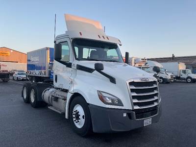 Freightliner Cascadia 126 Day Cab Truck - 435HP, 12 Speed Automatic