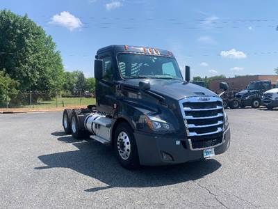 Freightliner Cascadia 126 Day Cab Truck - 455HP, 12 Speed Automatic