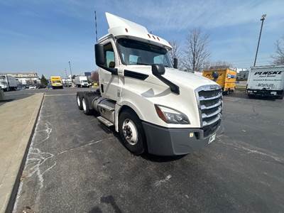 Freightliner Cascadia 126 Day Cab Truck - Cummins 400HP, 13 Speed Automatic