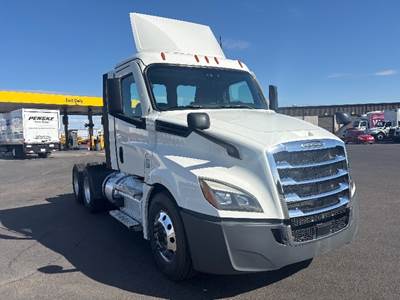 Freightliner Cascadia 126 Day Cab Truck - 435HP, 12 Speed Automatic